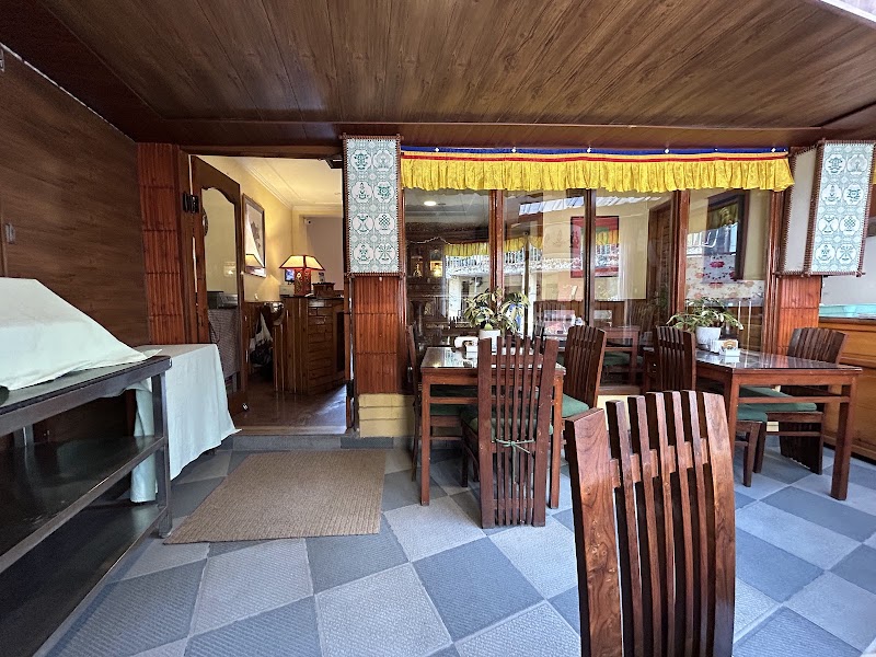 Auspicious Him View Hotel - Auspicious Him View Hotel Jogiwara Rd, McLeod Ganj, Dharamshala, Himachal Pradesh 176215, India