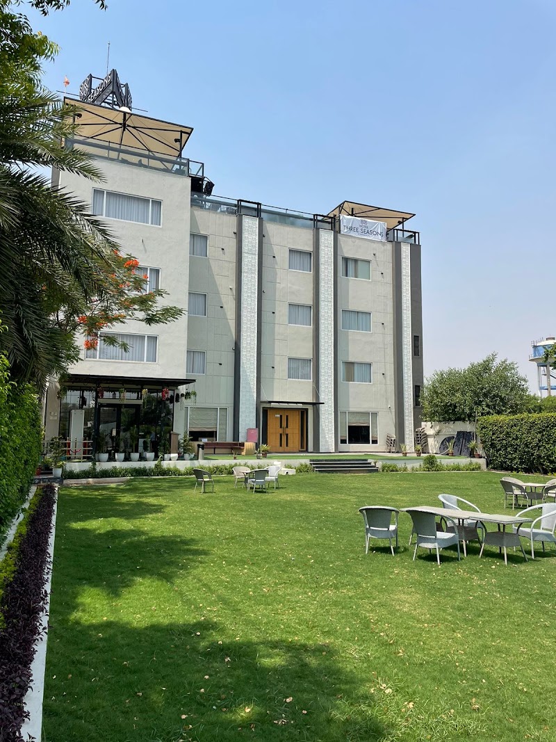 Hotel Three Seasons