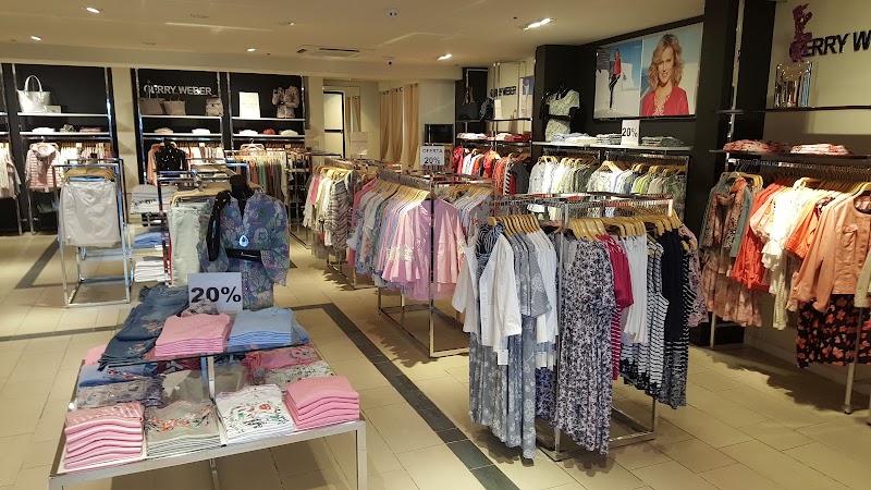 Centro Comercial Plaza del Duque - Centro Comercial Plaza del Duque, C. Londres, s/n, 38660 Costa Adeje, Santa Cruz de Tenerife, Spain