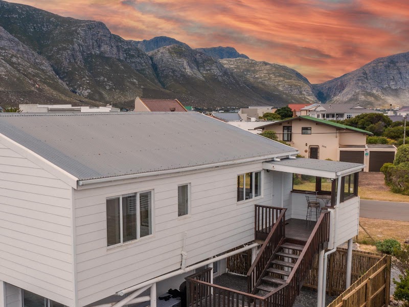 Stony Point Beach House - Stony Point Beach House, 4254 Crassula Ave, Betty's Bay, 7141, South Africa