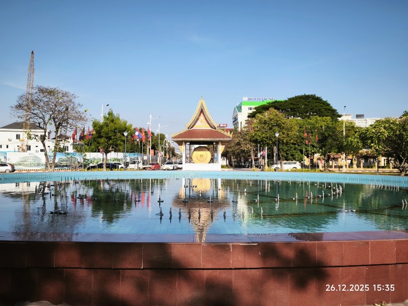 Patouxai Fountain - Patouxai Fountain, Ave Lane Xang, Vientiane, Laos