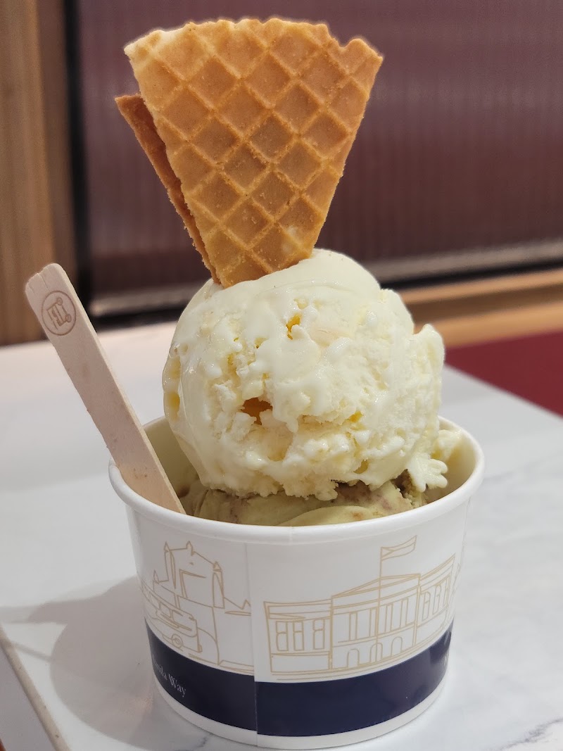 Manila Creamery One Ayala - Manila Creamery One Ayala 2nd Floor, One Ayala, East St, Makati City, Metro Manila, Philippines