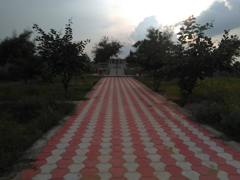 Om Banna Temple - Om Banna Temple 24CW+V65, Deenwaladkhani, Rajasthan 332303, India