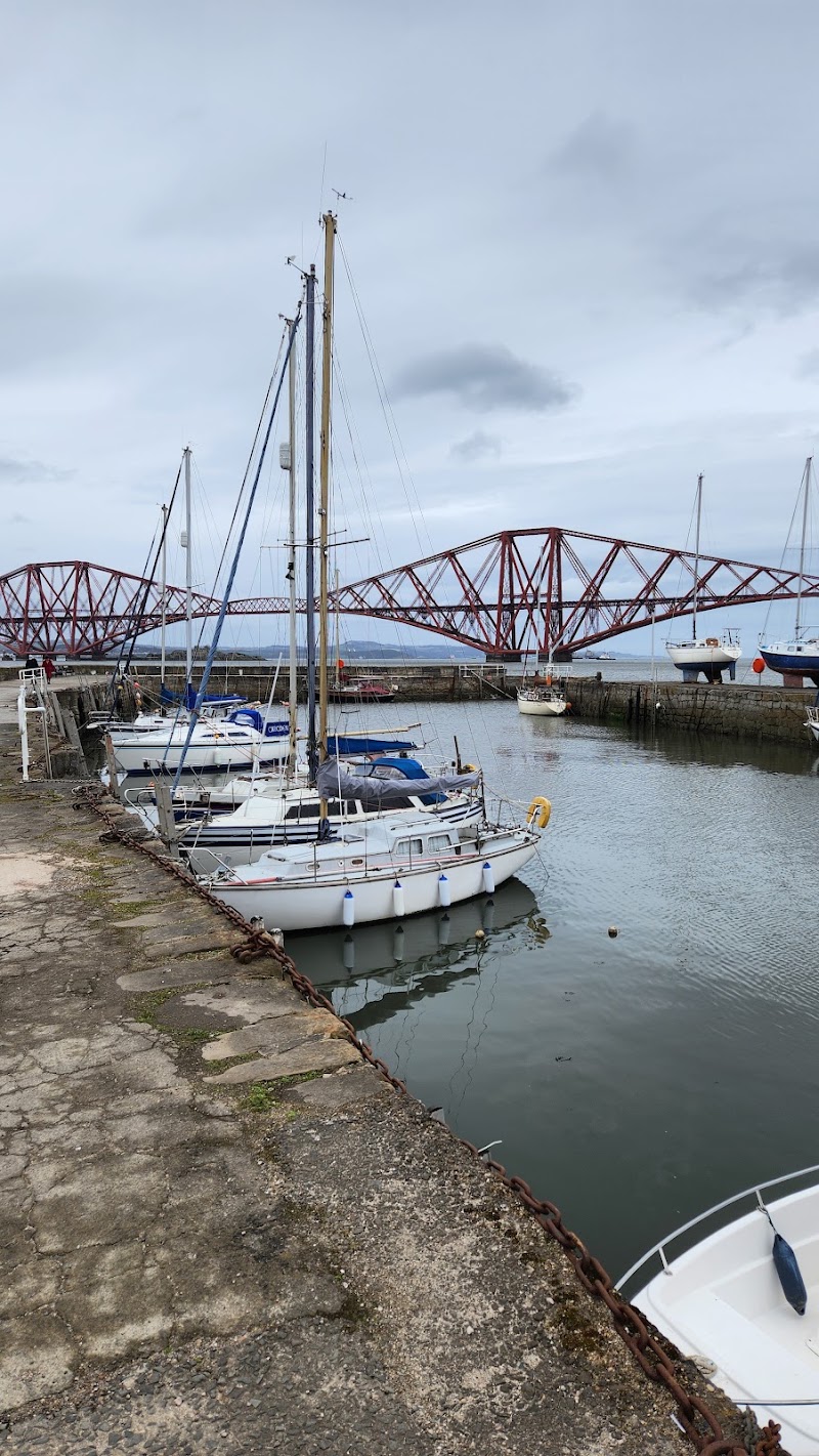 Forth Bridges Viewpoint - South Queensferry Car Park - Forth Bridges Viewpoint - South Queensferry Car Park, Newhalls Rd, Queensferry, South Queensferry EH30 9LE, UK