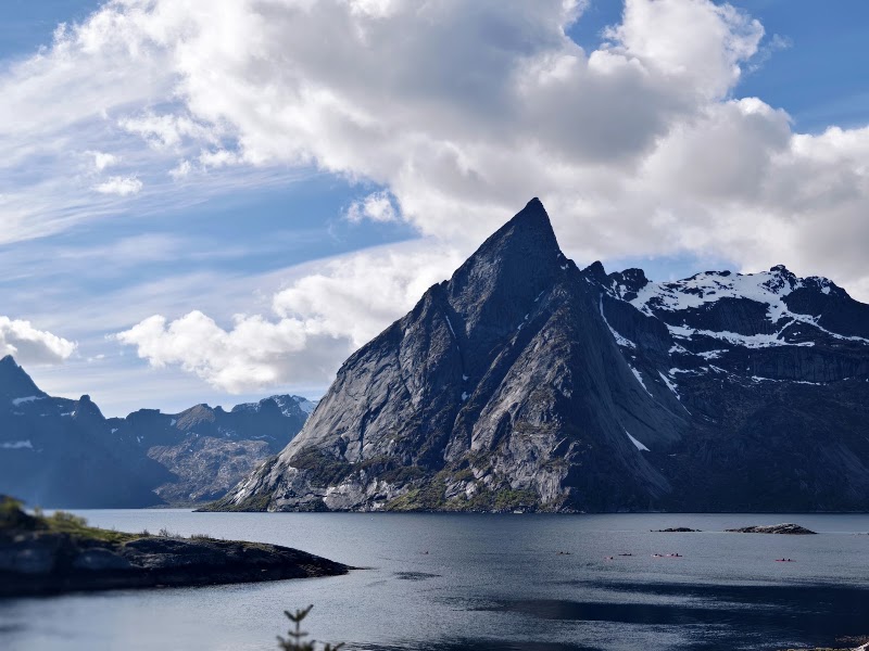 Hamnoy Viewpoint and Parking - Hamnoy Viewpoint and Parking Olenilsøya, 8390 Reine, Norway