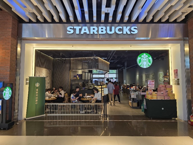 STARBUCKS Songshan Station Shop - STARBUCKS Songshan Station Shop No. 11號, Songshan Rd, Yongji Village, Xinyi District, Taipei City, Taiwan 110