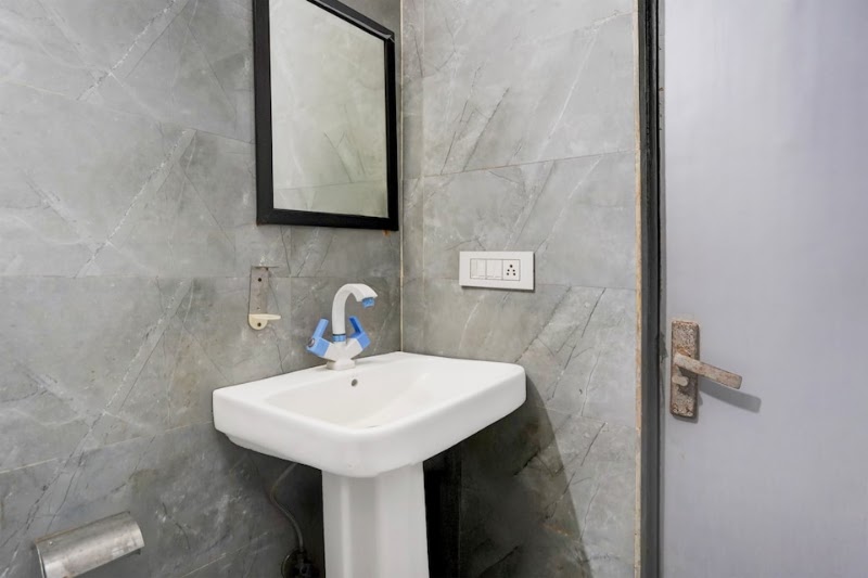 Collection O by OYO Vasundhara Enclave Delhi - Collection O by OYO Vasundhara Enclave Delhi Plot Number 1, Plot no. 1, Dallupura Road, Timber Market, Noida Rd, opposite Shani Dev Mandir, near Maharaj Agrasen College, Harijan Basti, Dallupura, Delhi, Noida, Uttar Pradesh 201301, India