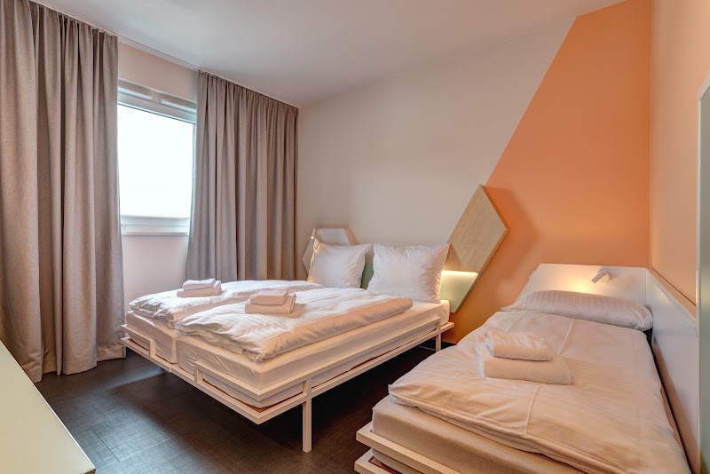 MEININGER Hotel Heidelberg Hauptbahnhof - MEININGER Hotel Heidelberg Hauptbahnhof, Carl-Benz-Straße 2/1, 69115 Heidelberg, Germany