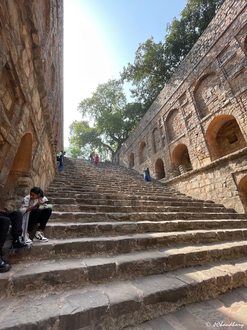 Agrasen ki Baoli - Agrasen ki Baoli Hailey Rd, Hamdard Nagar, Vakil Lane, Mandi House, New Delhi, Delhi 110001, India