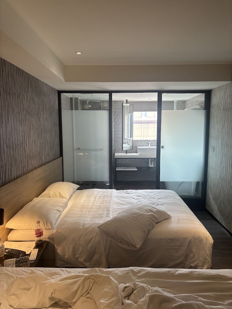 City Suites Taoyuan Station - City Suites Taoyuan Station 330, Taiwan, Taoyuan City, Taoyuan District, Zhongzheng Rd, 60號6F-7F入口位於寶雅與合作金庫中間小吃街，跑馬燈左轉電梯上6F