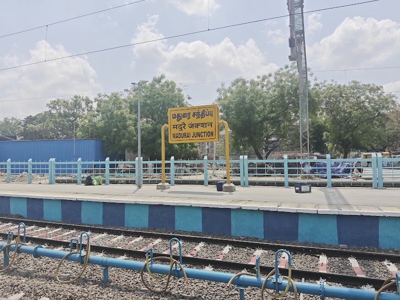 MADURAI RAILWAY JUNCTION 1st platform - MADURAI RAILWAY JUNCTION 1st platform, W4C6+96G, Pedestrian Opas, Southern Railway Colony, Madurai, Tamil Nadu 625016, India