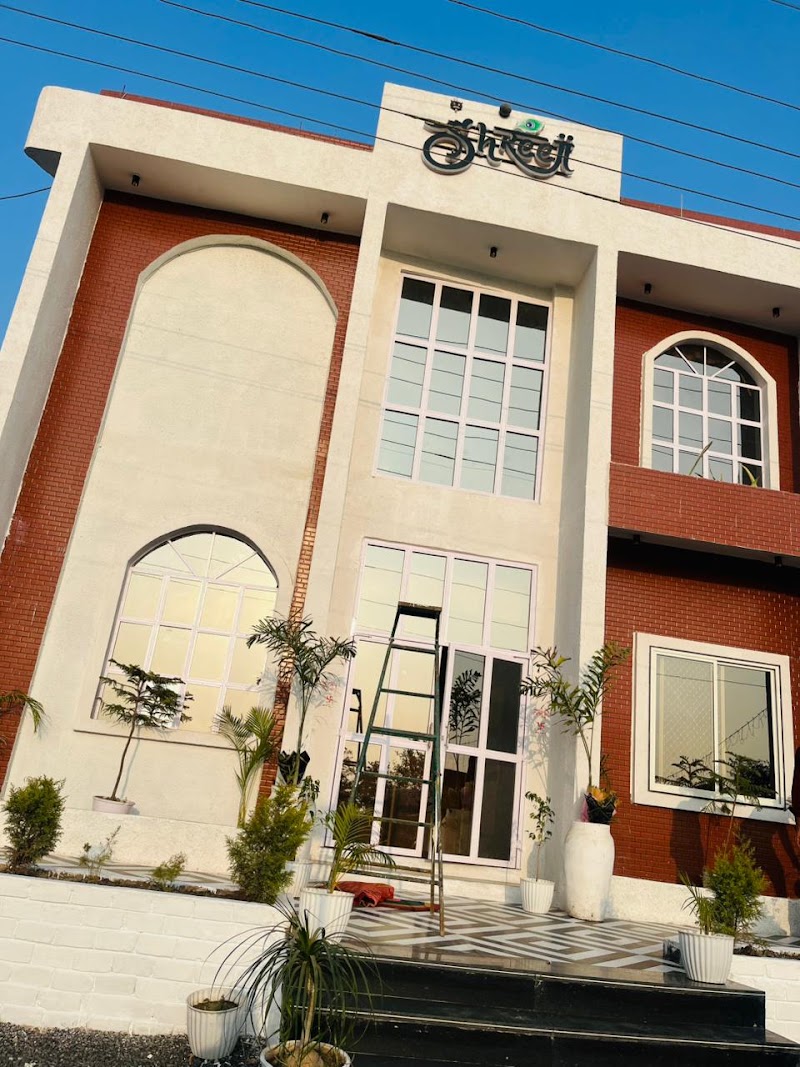 Shree JI Hotel and Restaurant - Shree JI Hotel and Restaurant Near Delhi Public School M.I.T collage, Mandsaur, Madhya Pradesh 458001 MIT Chouraha, Daloda Highway, Mandsaur, Madhya Pradesh 458001, India