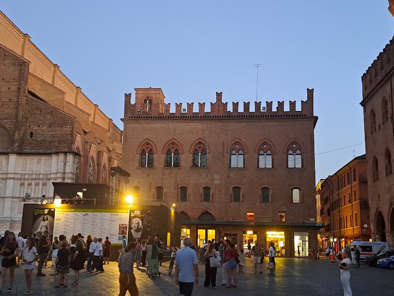 Neptune's Fountain - Neptune's Fountain Piazza del Nettuno, 40124 Bologna BO, Italy