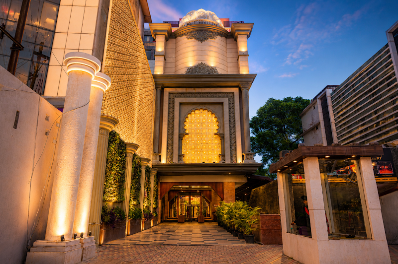 Hotel Vennington Court - Hotel Vennington Court Fafadih, Chowk, Jail Rd, near Guru Gobind Singh Squre, Devendra Nagar, Raipur, Chhattisgarh 492001, India