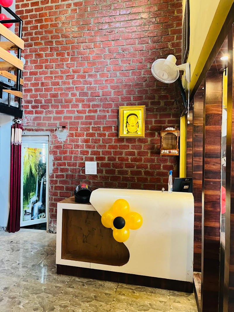 The Hosteller's Cafe & Restro - The Hosteller's Cafe & Restro 21/4, Gita Bhawan Rd, Ratlam Kothi, Indore, Madhya Pradesh 452001, India