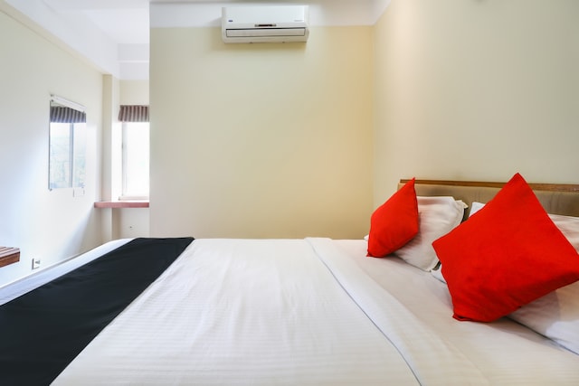Capital O Platinum Inn - Capital O Platinum Inn NH Bypass Service Road Anayara, PO, Venpalavattom, Thiruvananthapuram, Kerala 695029, India