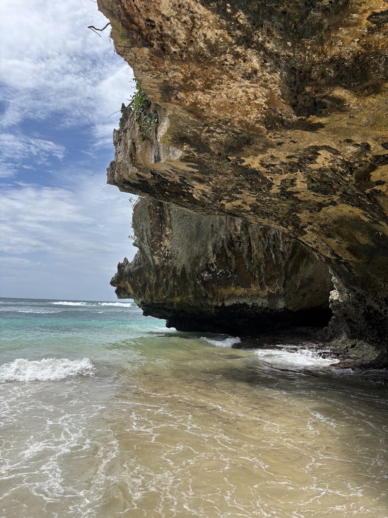 Suluban cave - Suluban cave, Jl. Pantai Suluban No.18, Pecatu, Kec. Kuta Sel., Kabupaten Badung, Bali 80361, Indonesia