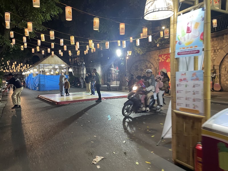 Hang Luoc Flower Market - Hang Luoc Flower Market, 45 P. Hàng Lược, Phố cổ Hà Nội, Hoàn Kiếm, Hà Nội, Vietnam