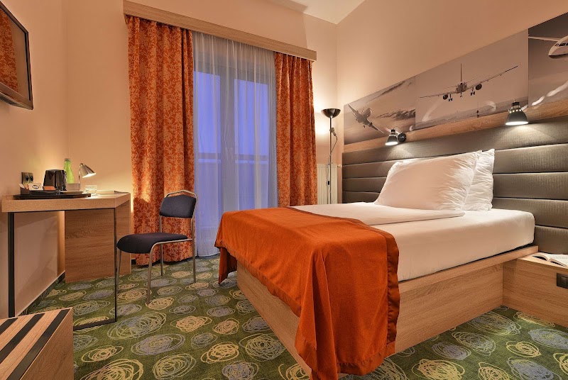Ramada by Wyndham Airport Prague - Ramada by Wyndham Airport Prague, 1067, K Letišti 25a, 160 00 Praha-Praha 6, Czechia