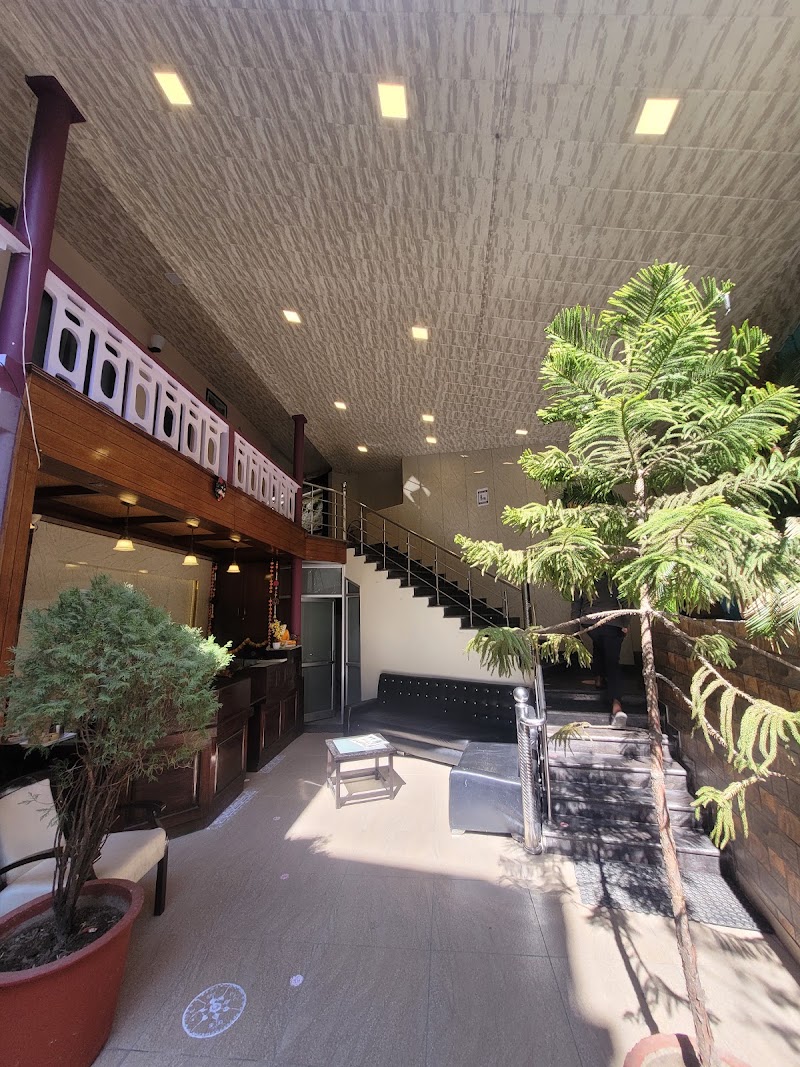 Hotel Hidden Chalet - Hotel Hidden Chalet, near Kurmanchal Bank, Mallital, Nainital, Uttarakhand 263001, India