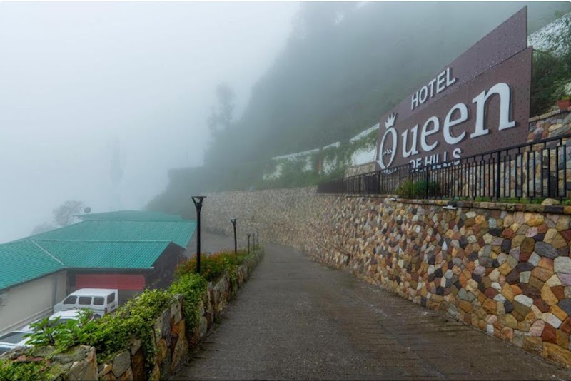 Treebo Premium Queen Of Hills Near Mall Road - Treebo Premium Queen Of Hills Near Mall Road Chaman Estate Road, Library Chowk, near Radha Bhawan Estate, The Mall Road, Mussoorie, Uttarakhand 248179, India