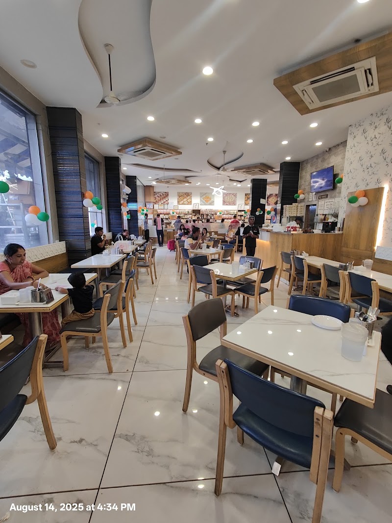 Shree Ganga, Nanakheda - Shree Ganga, Nanakheda 6, C-21 Mall, Nanakheda, Dipti Parisar, Ujjain, Madhya Pradesh 456010, India