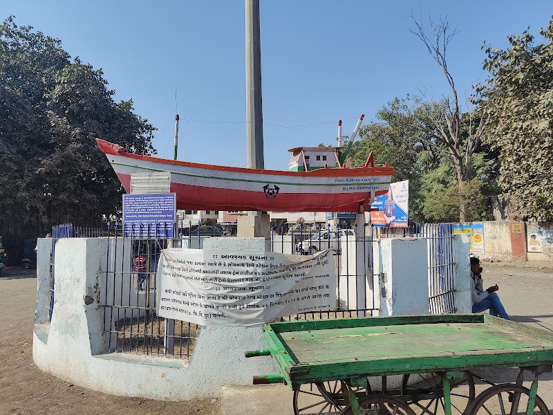 Veraval railway station - Veraval railway station, Near kharwa wandi. Bunder road, W96C+J8R, Railway Station Area, Veraval, Gujarat 362265, India