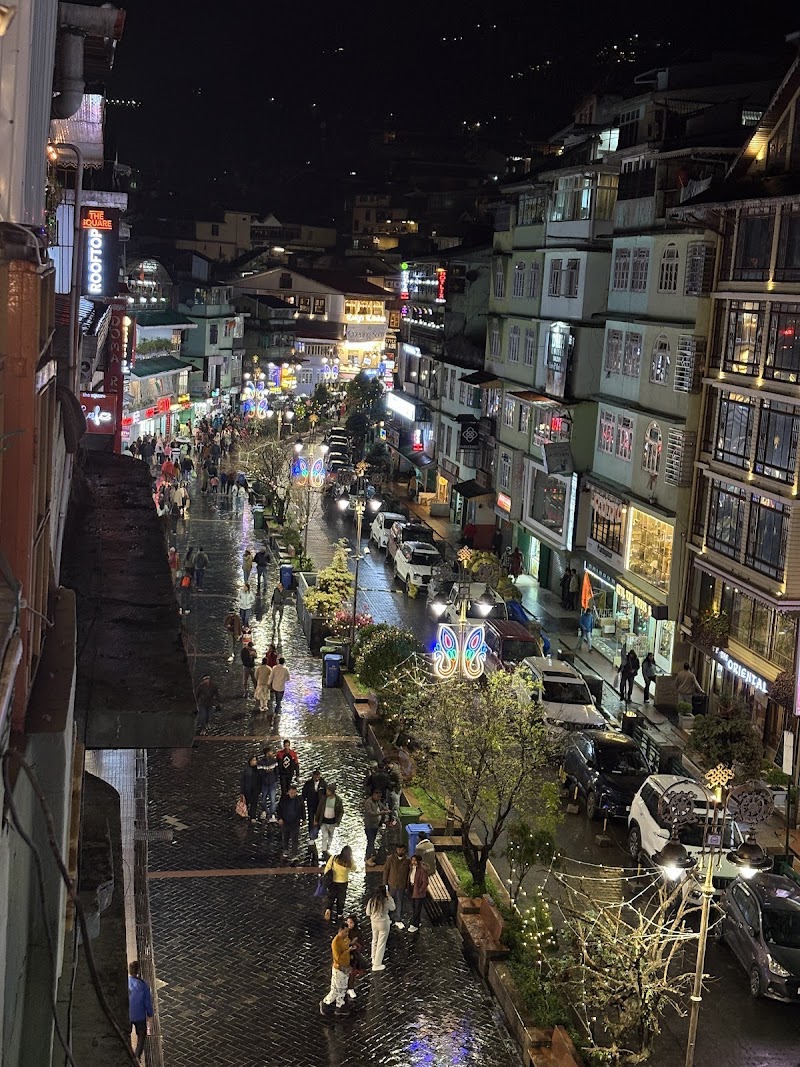 Anola Restaurant, Roof Tof (Above The Coffee Shop) - Anola Restaurant, Roof Tof (Above The Coffee Shop) New Market - Lal Market Road, 8JG6+9P6, Mahatma Gandhi Marg, Vishal Gaon, Gangtok, Sikkim 737101, India