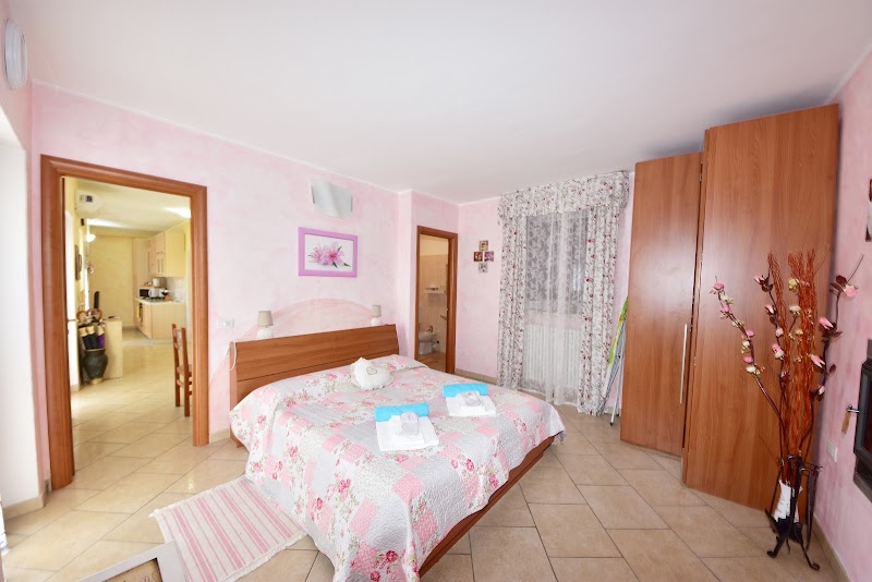 Hotel Diffuso Il Portichetto - Hotel Diffuso Il Portichetto Via del Castellano, 9, 23828 Vezio LC, Italy