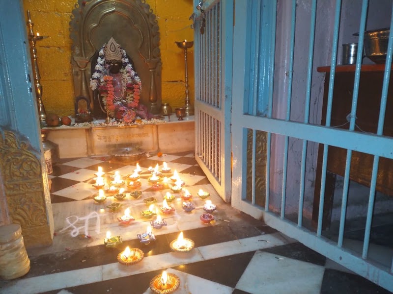 Ram Mandir - Ram Mandir, 62J2+35F, Ram Mandir Ward, Buddha Vihar, Warora, Maharashtra 442907, India