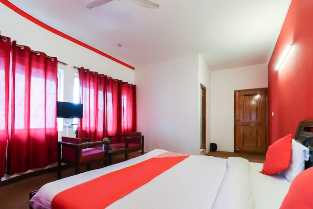 Flagship Hotel Midview Mussoorie - Flagship Hotel Midview Mussoorie 12, Mall Rd, The Mall Road, Mussoorie, Uttarakhand 248179, India
