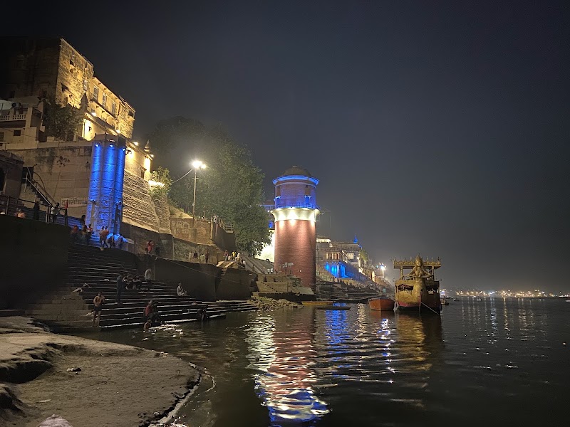 Tulsi Ghat, (Varanasi) - Tulsi Ghat, (Varanasi) Tulsi ghat B2, B 2/40, Assi Rd, Ghats of Varanasi, Shivala, Varanasi, Uttar Pradesh 221001, India