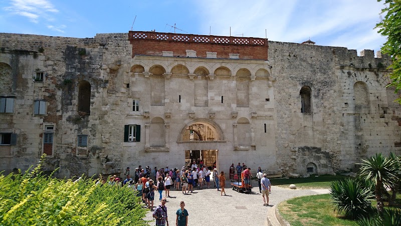 South Gate - South Gate, Obala bana Berislavića, 21220, Trogir, Croatia