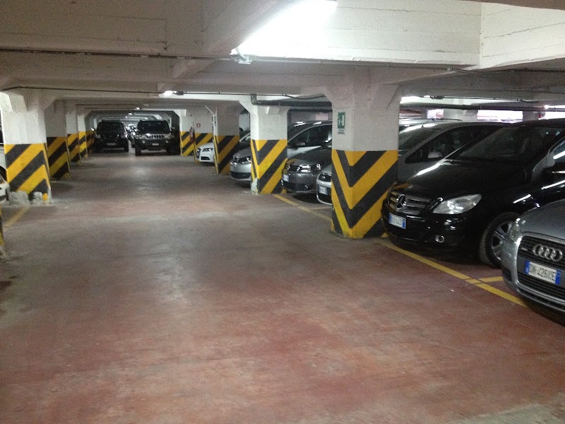 Garage Ponte dei Mille - Garage Ponte dei Mille, Via Raffaele Rubattino, 9, 16126 Genova GE, Italy