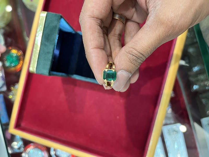 Anmol Jewellers & Ratna kendra - Anmol Jewellers & Ratna kendra, Shyam Talkies Road Infront of Shri Ram Sangeet vidyalaya, Budhapara, Raipur, Chhattisgarh 492001, India