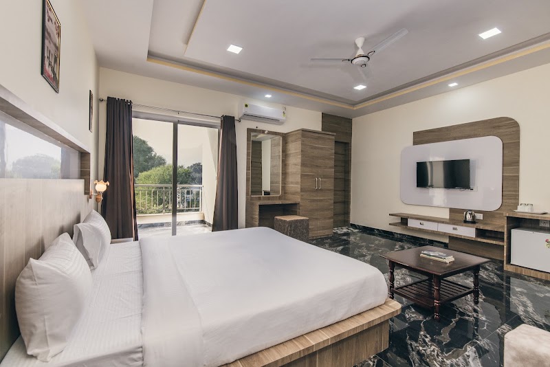 Serenity Hill Resort Near (2Km) Fateh Sagar Lake Udaipur - Serenity Hill Resort Near (2Km) Fateh Sagar Lake Udaipur Badi Lake Rd, opposite milestone restaurant, Udaipur, Rajasthan 313011, India
