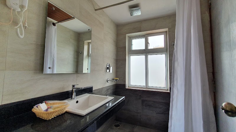 Hotel Lake Shore - Hotel Lake Shore Pragati Marga, Pokhara 33700, Nepal