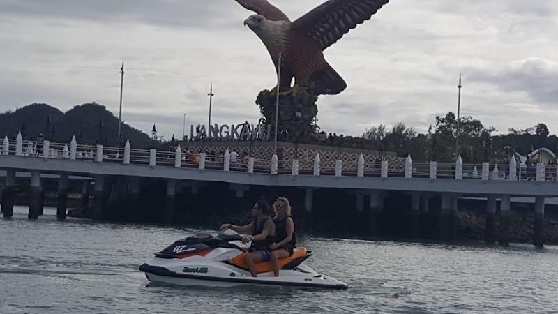 XOXO Watersports - XOXO Watersports, Kiosk No 10, Pantai Cenang Berdekatan Sandy Beach Resort, 07000 Langkawi, Kedah, Malaysia