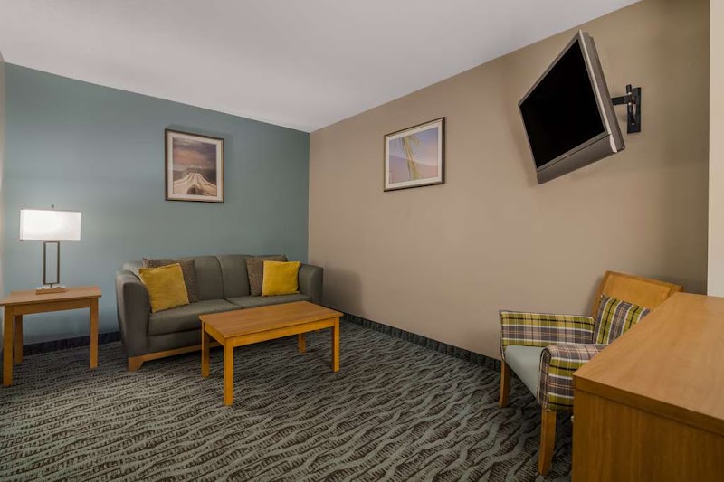Best Western Plus Executive Court Inn & Conference Center - Best Western Plus Executive Court Inn & Conference Center 13500 S Willow St, Manchester, NH 03103, USA
