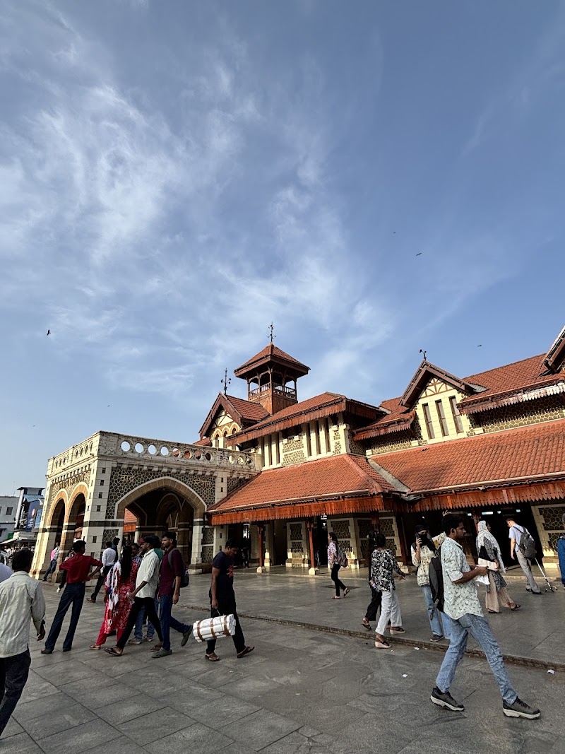 Bandra Terminus - Bandra Terminus, Naupada, Bandra East, Mumbai, Maharashtra 400051, India