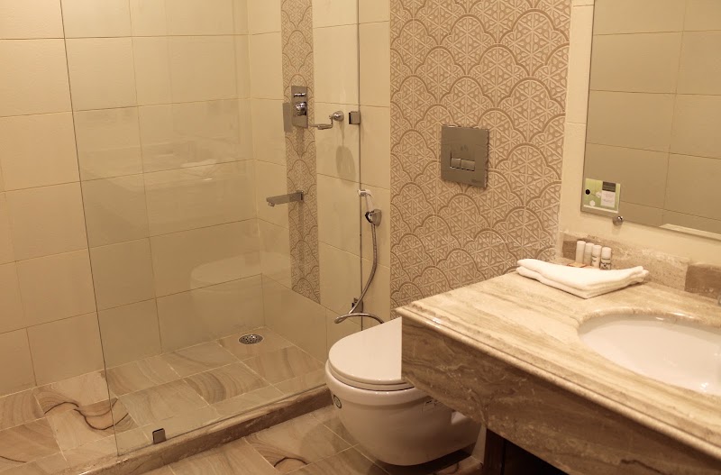 Hotel Surya, Kaiser Palace - Hotel Surya, Kaiser Palace S. 20/51, A-5, The Mall Rd, Cantonment, Varanasi, Uttar Pradesh 221002, India