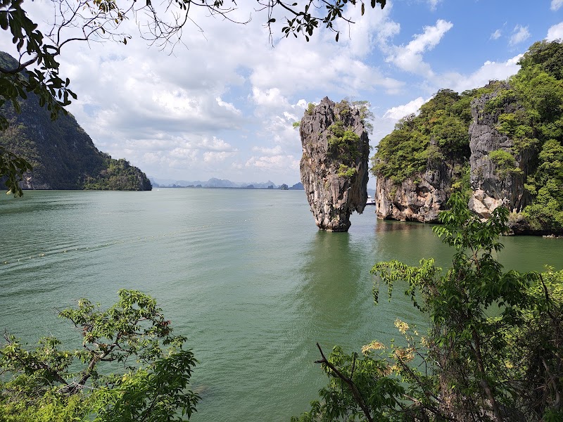 The bay tour บริการเรือนำเที่ยว