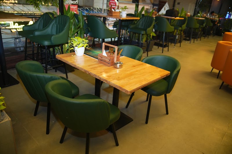 VINTAGE ADDA RESTOBAR - VINTAGE ADDA RESTOBAR 1st floor, Geetha mall building, 6/2, Brigade Road, Rest House Rd, Shanthala Nagar, Ashok Nagar, Bengaluru, Karnataka 560001, India