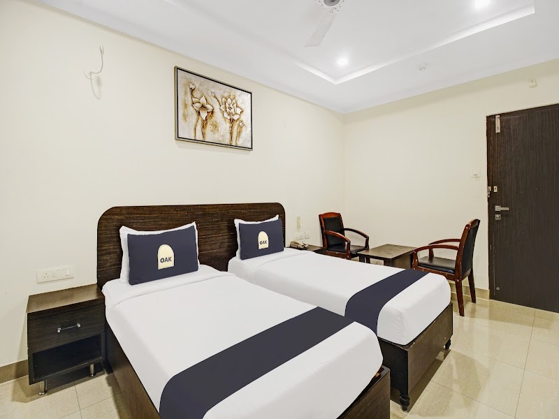 Super Townhouse Oak LB Nagar Ramoji - Super Townhouse Oak LB Nagar Ramoji, 8-4-22/B, Sagar Road, Saroornagar Hotel, Karmanghat Rd, near Jeevan Hospital Hotel N7 Elite, Padma Nagar Colony, Champapet, Hyderabad, Telangana 500079, India