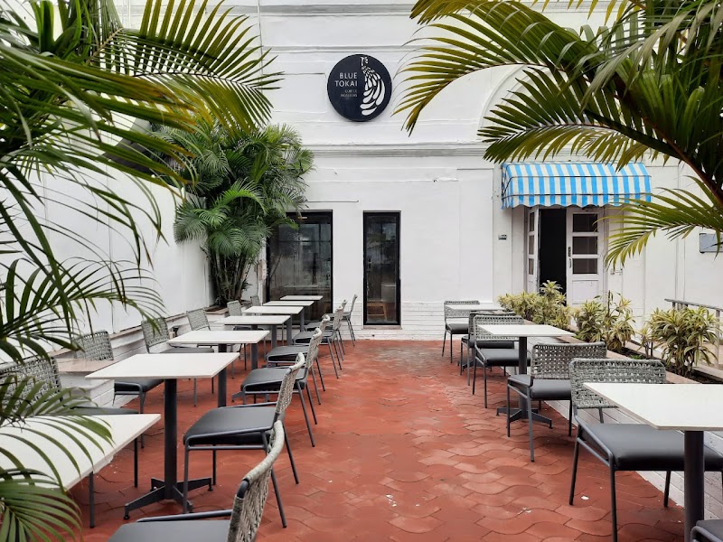 Blue Tokai Coffee Roasters | Members Only - Blue Tokai Coffee Roasters | Members Only 2, Safdarjung Rd, near Delhi Gymkhana Club, Tughlak Road Area, New Delhi, Delhi 110011, India