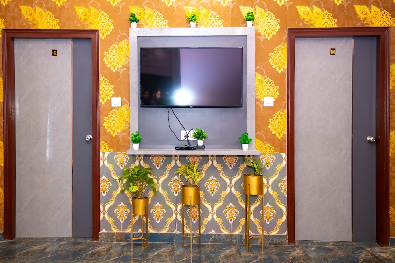 Hotel Ayodhya Palace - 400 Mtrs from HANUMAN GARHI. - Hotel Ayodhya Palace - 400 Mtrs from HANUMAN GARHI. Naya Ghat, New 43/3/144 Old 19/3/115 A, Meerapur Rd, near Palak Beauty Parlour, Rani Bazar Colony, Ayodhya, Uttar Pradesh 224123, India