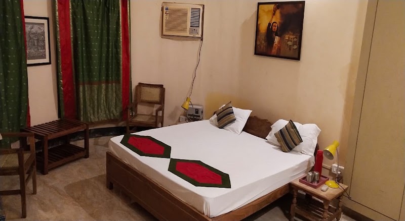 Cozy Inn - Cozy Inn D 47/96, Maksoodan Bhawan, Opp. Lane of PDR mall, Luxa Rd, Ramapura Luxa, Varanasi, Uttar Pradesh 221010, India