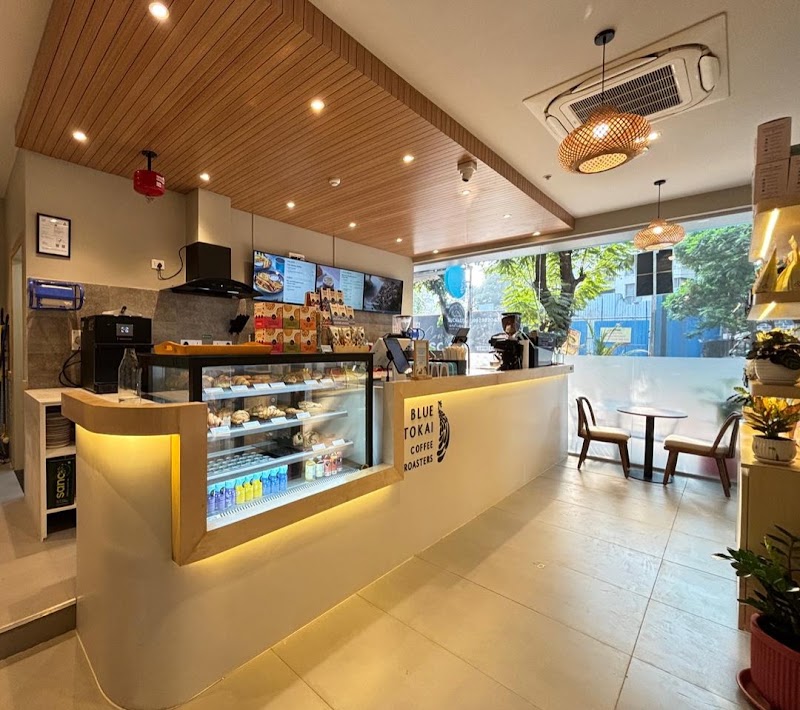 Blue Tokai Coffee Roasters | Vileparle East - Blue Tokai Coffee Roasters | Vileparle East Shop No.11, Ground Floor, Minal, Madhav Kunj, 473 &12-457, Shraddhanand Rd, Navpada, Vile Parle East, Vile Parle, Mumbai, Maharashtra 400057, India