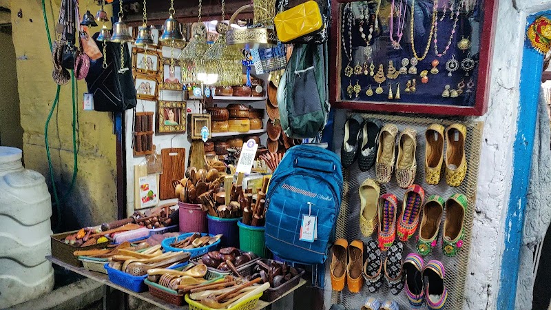 TIBETAN MARKET - TIBETAN MARKET 9FQ3+PH6, Ayarpatta, Nainital, Uttarakhand 263001, India