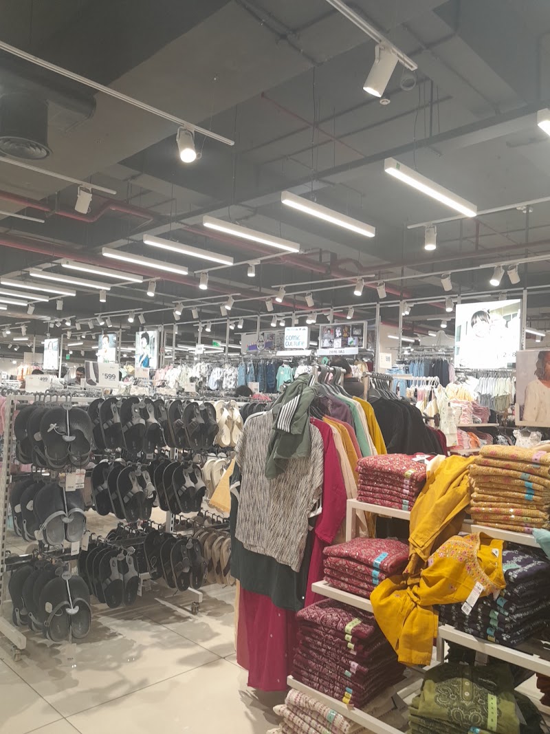 Max - Max MGF Metropolis Mall, Metro Station, Near, Mehrauli-Gurgaon Rd, Sector 28, Maruti Housing Colony, Gurugram, Haryana 122001, India